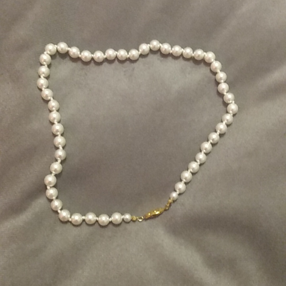 White Pearl necklace